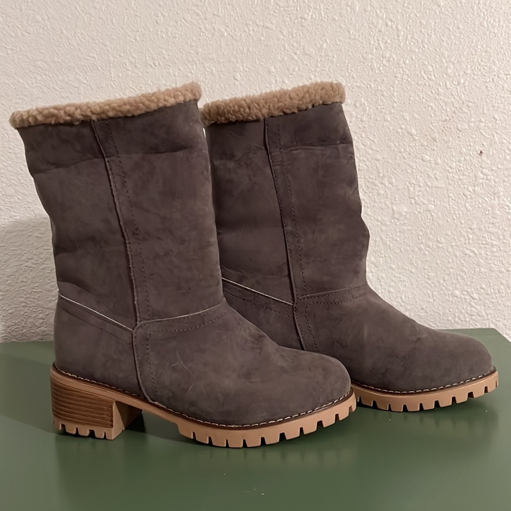 Cute grey boots - Picture 2 of 6